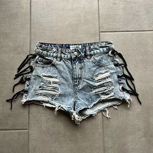 LIRA Jean Short Size 3 w Fringe details on side